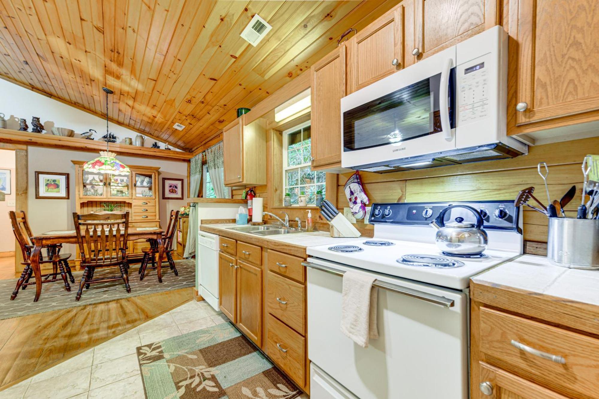 Serene Maggie Valley Retreat With Deck And Hot Tub! Luaran gambar