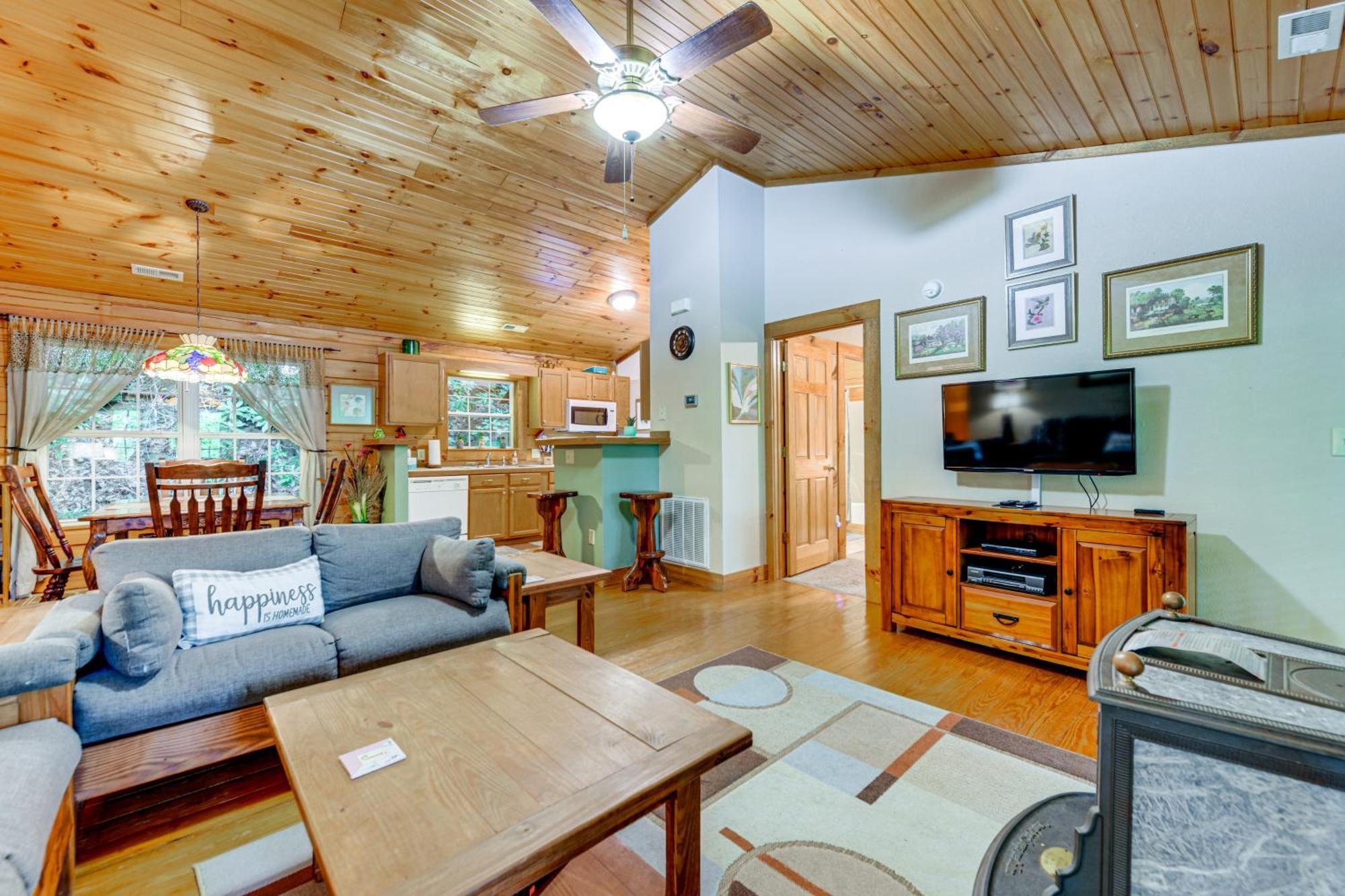 Serene Maggie Valley Retreat With Deck And Hot Tub! Luaran gambar