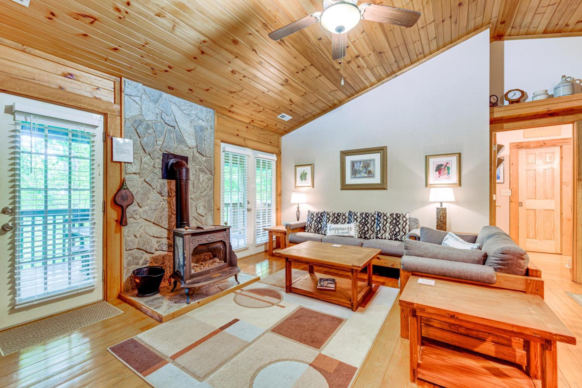 Serene Maggie Valley Retreat With Deck And Hot Tub! Luaran gambar