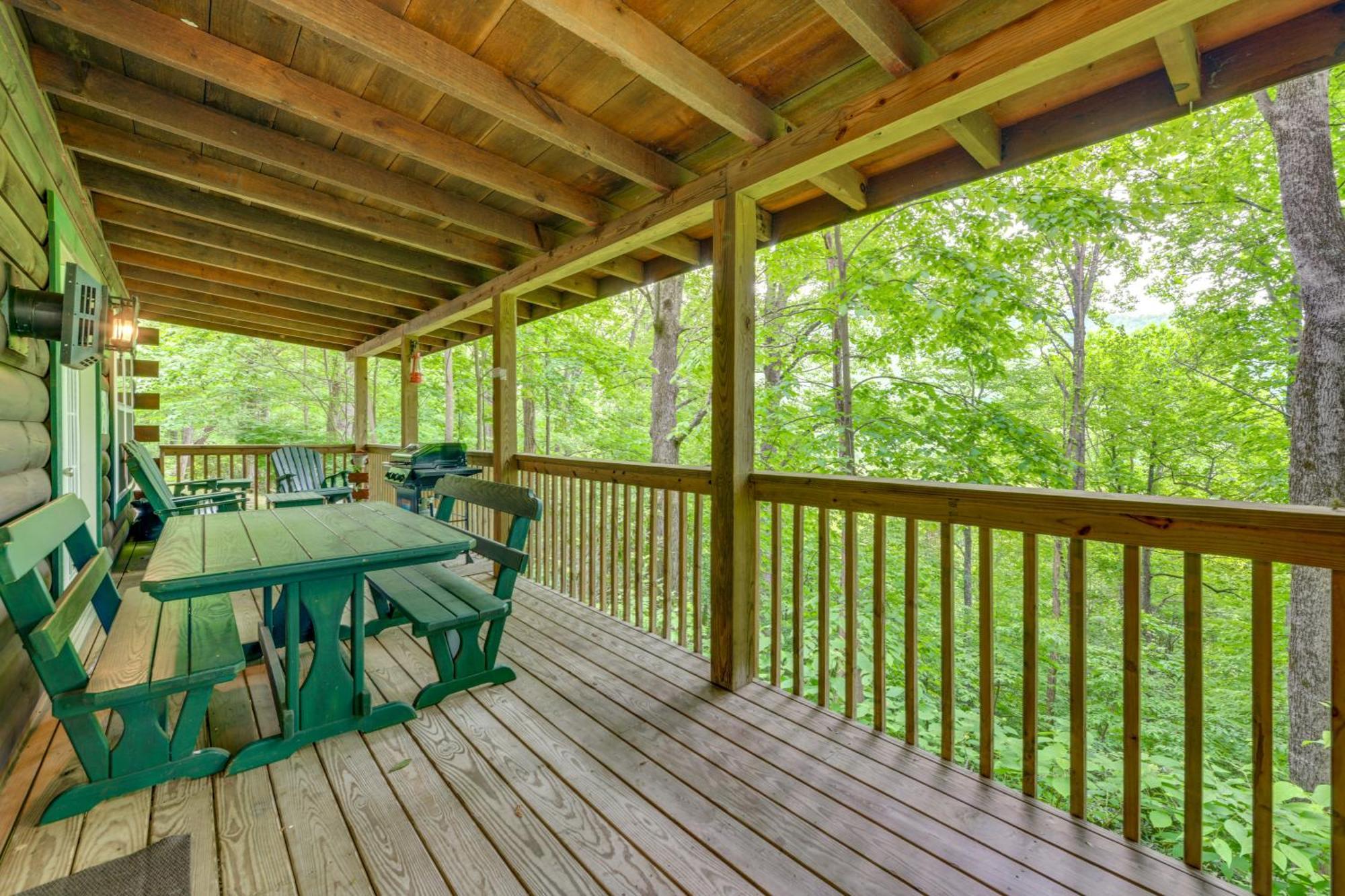 Serene Maggie Valley Retreat With Deck And Hot Tub! Luaran gambar