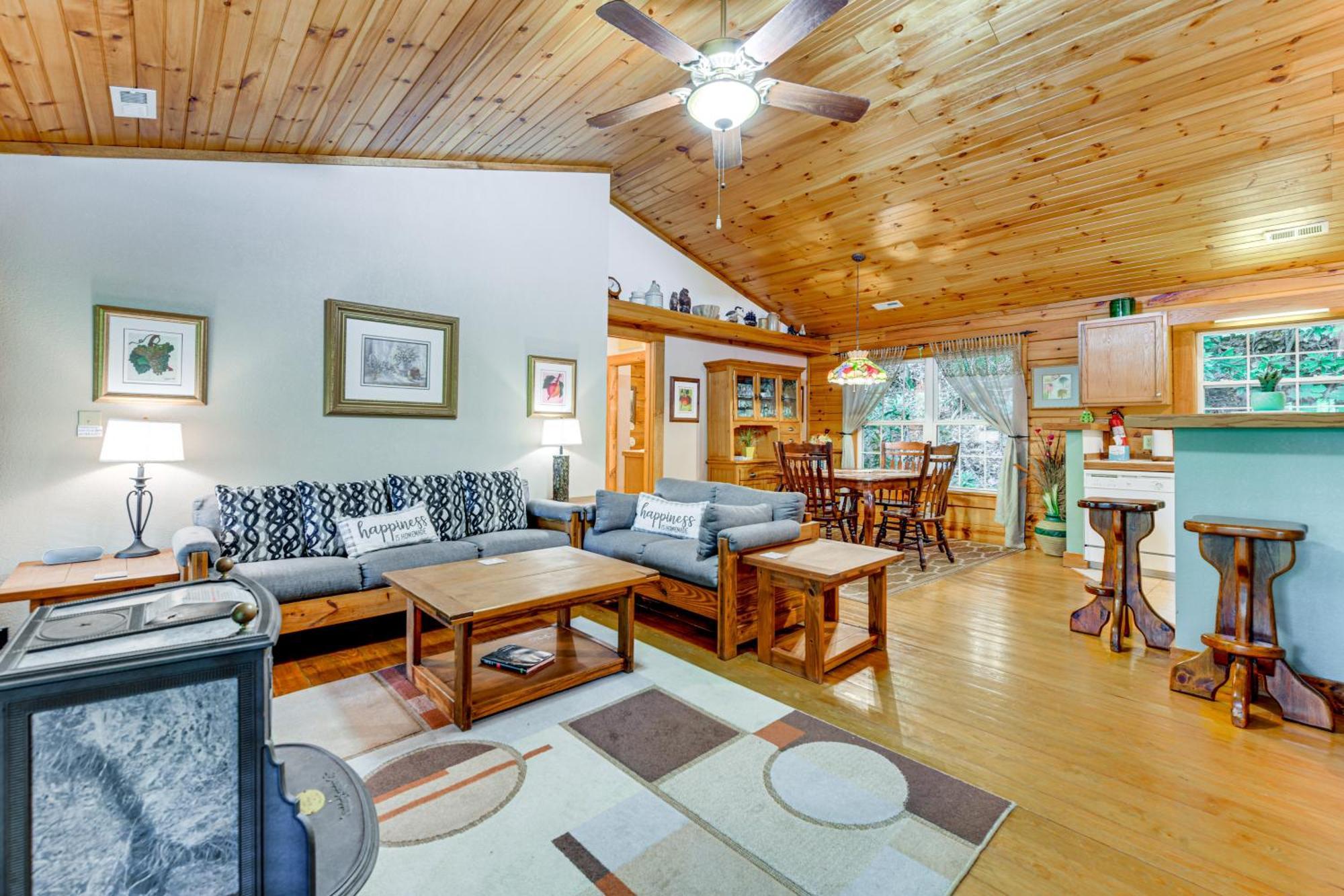 Serene Maggie Valley Retreat With Deck And Hot Tub! Luaran gambar