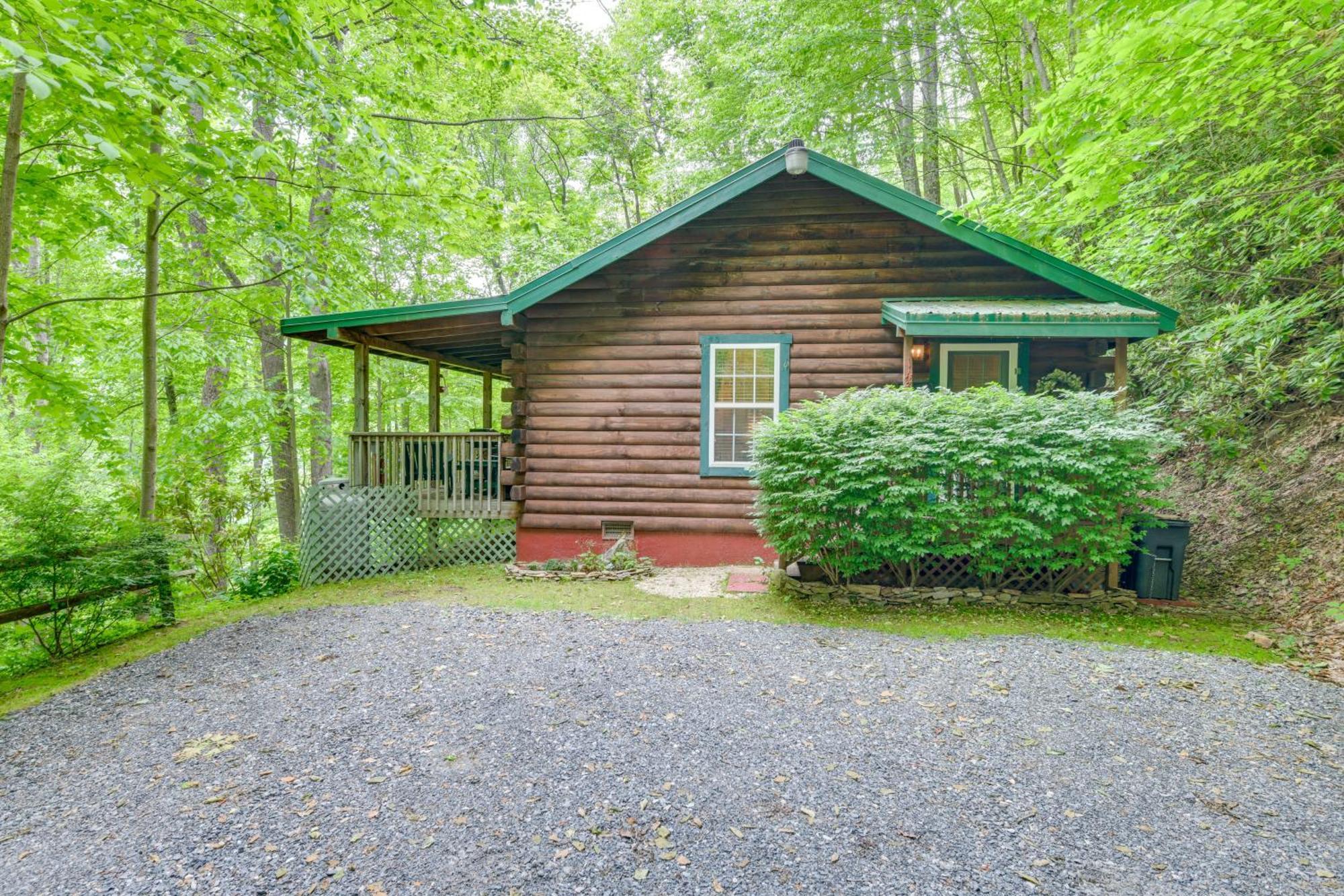 Serene Maggie Valley Retreat With Deck And Hot Tub! Luaran gambar
