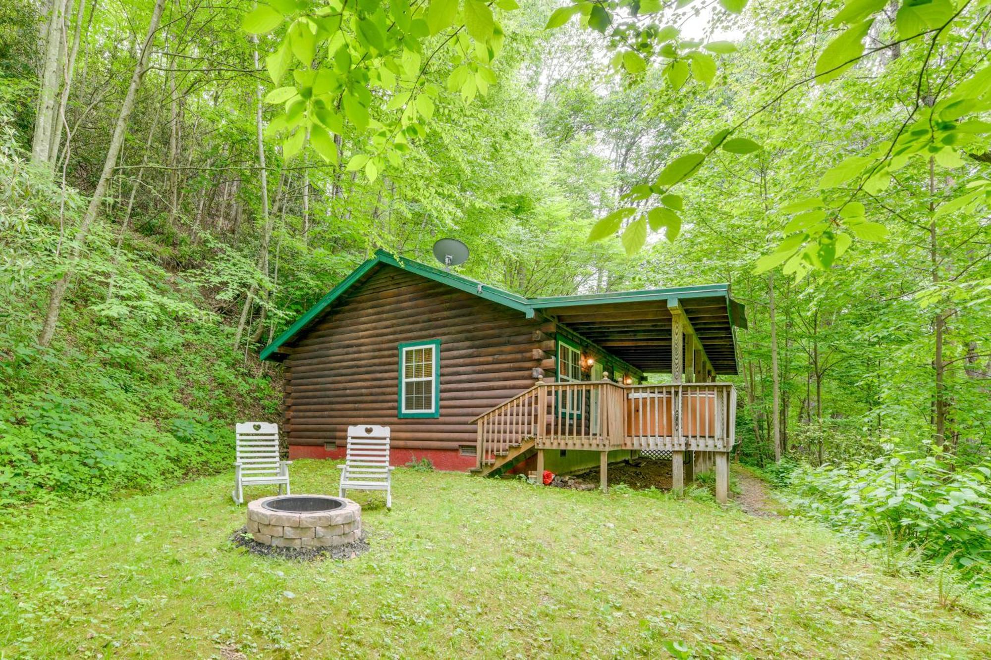 Serene Maggie Valley Retreat With Deck And Hot Tub! Luaran gambar